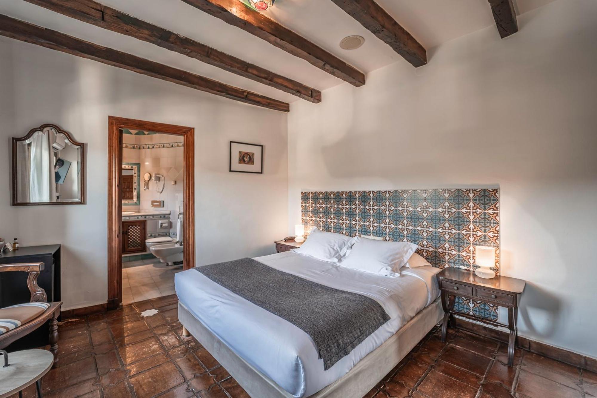 Hotel Castillo De Monda Bagian luar foto